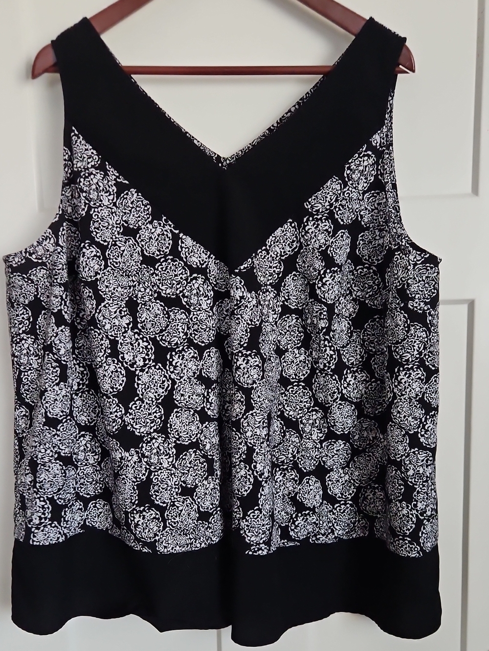 Lane Bryant Black White Printed Sleeveless Blouse Size 18